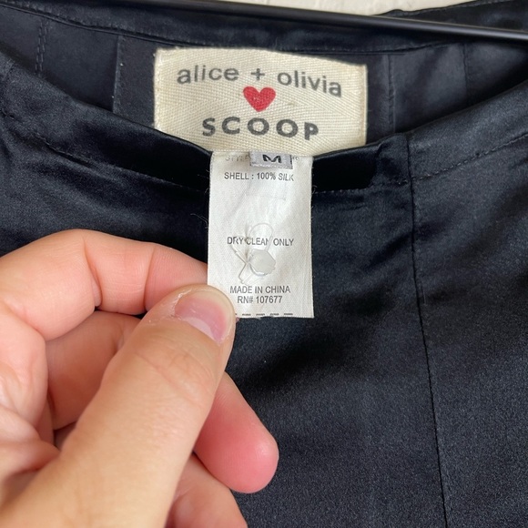 Alice + Olivia Scoop Silk Sleeveless Top Size Medium - Picture 3 of 4